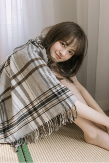 我和年轻的女教师观看
